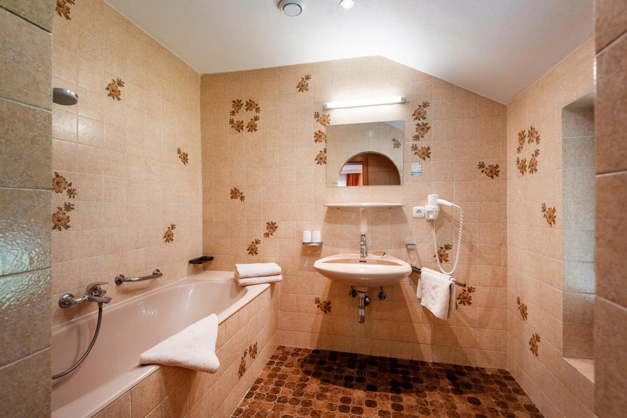 Hotel Garni Birkenhof Майрхофен Экстерьер фото